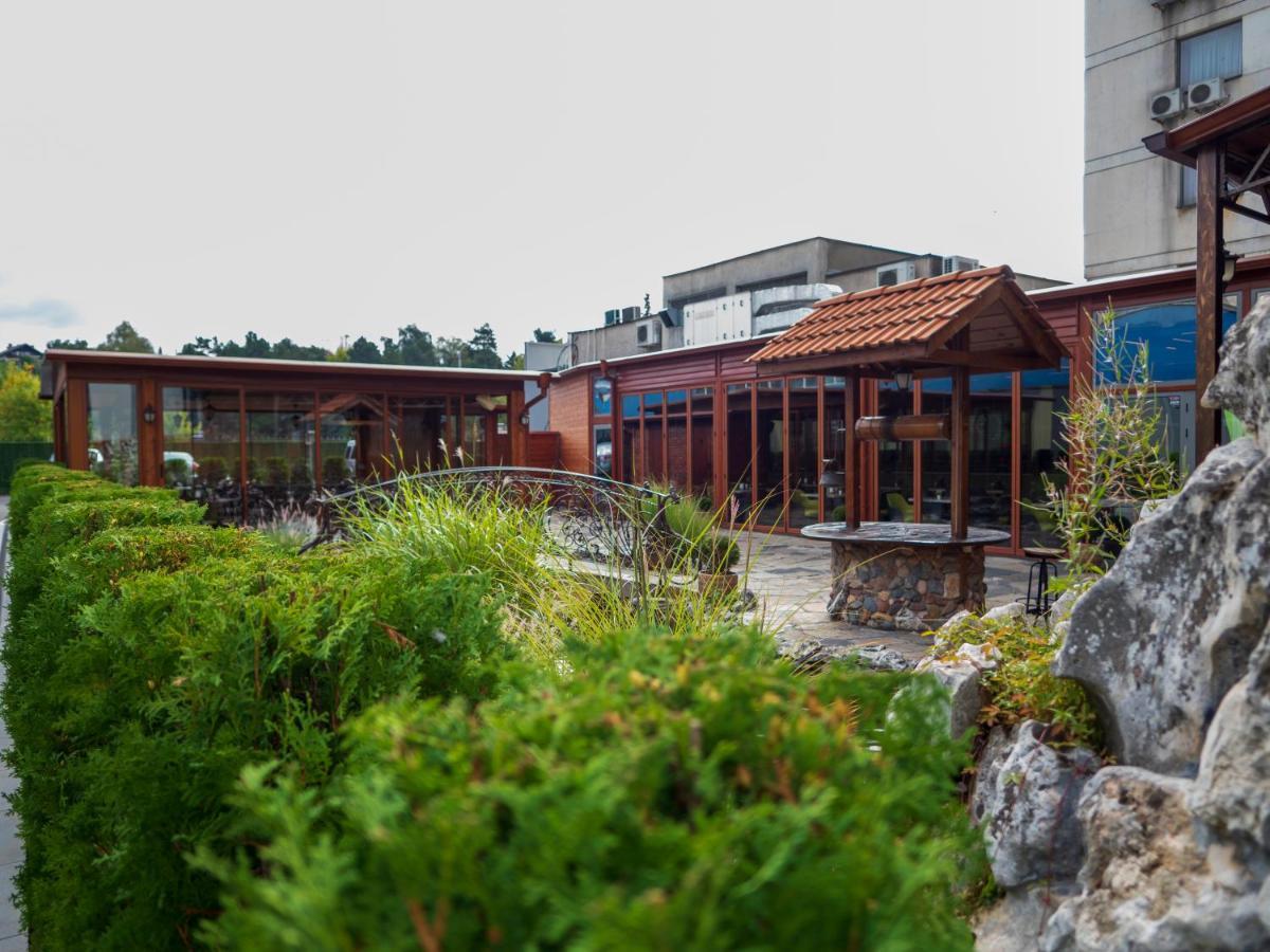 Hotel Elit Pernik Bagian luar foto
