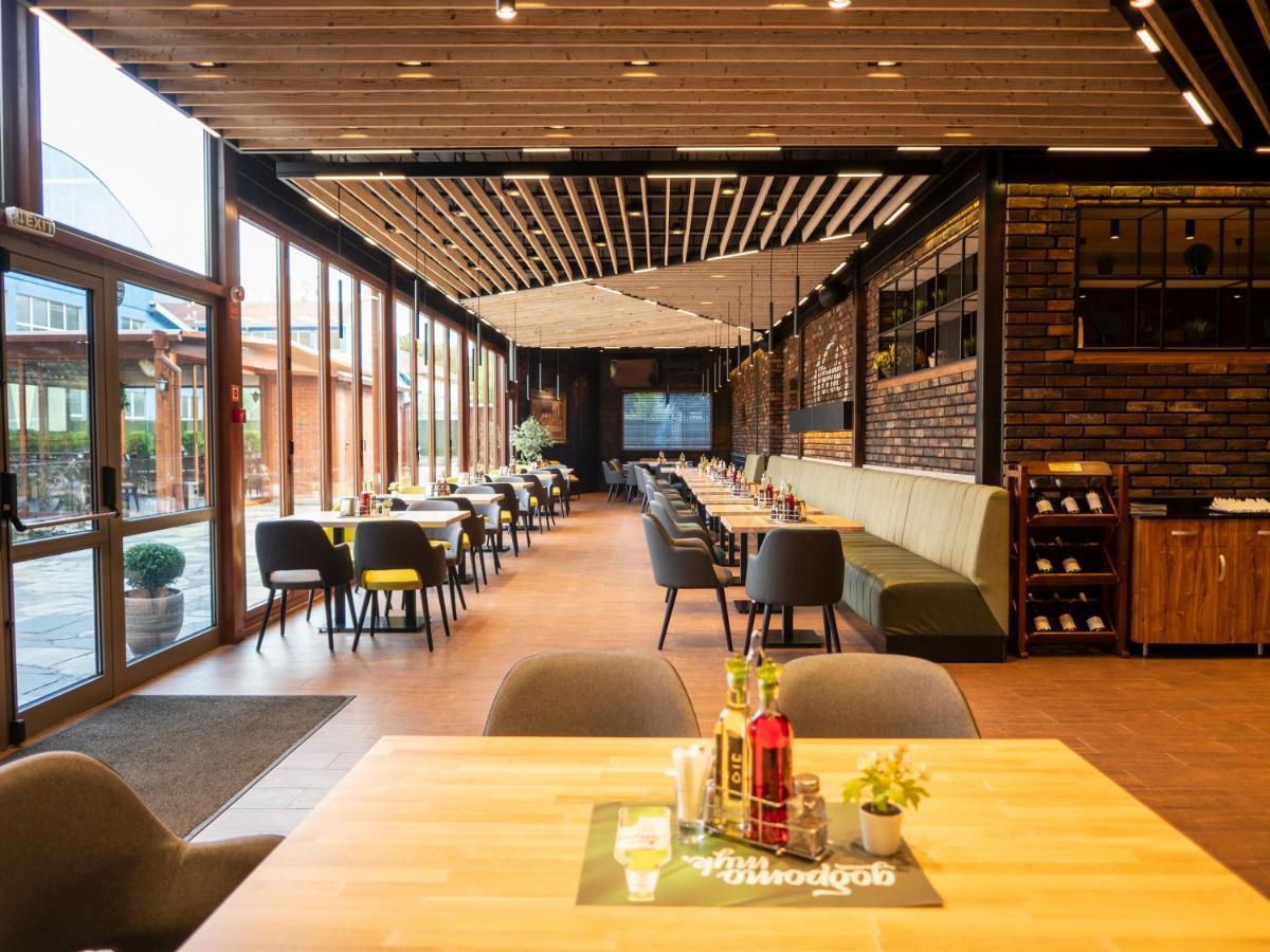 Hotel Elit Pernik Bagian luar foto