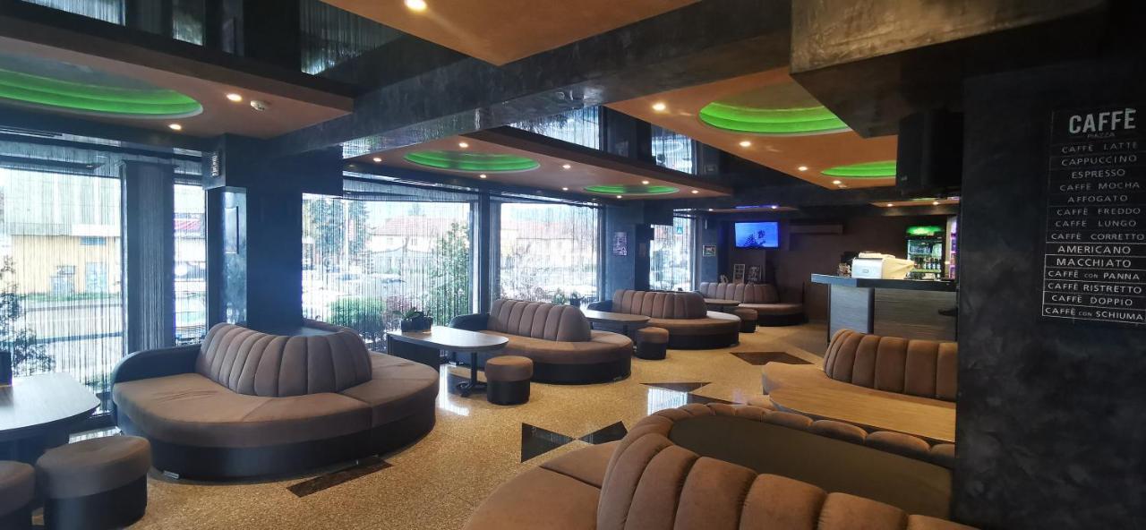 Hotel Elit Pernik Bagian luar foto
