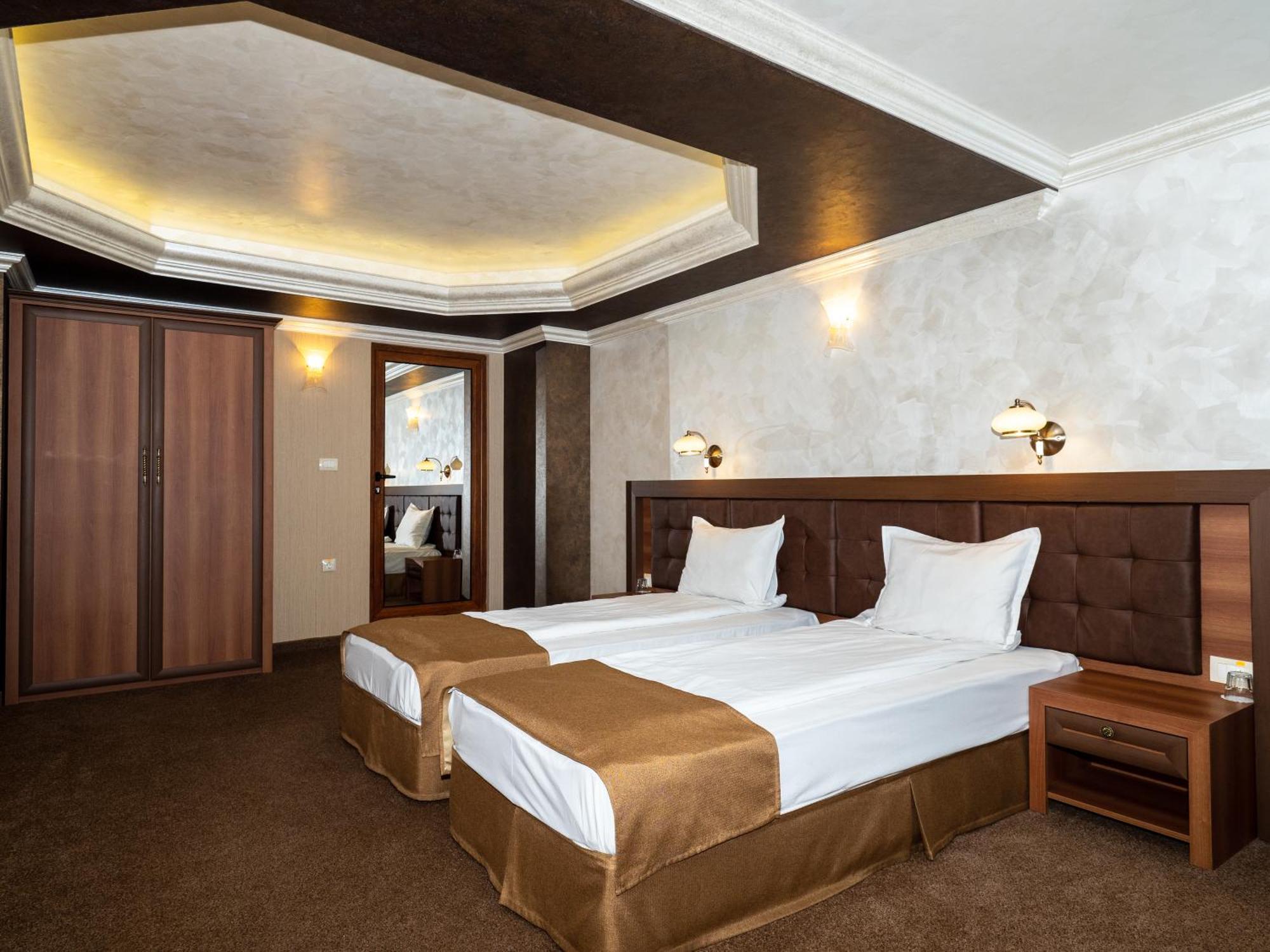 Hotel Elit Pernik Bagian luar foto