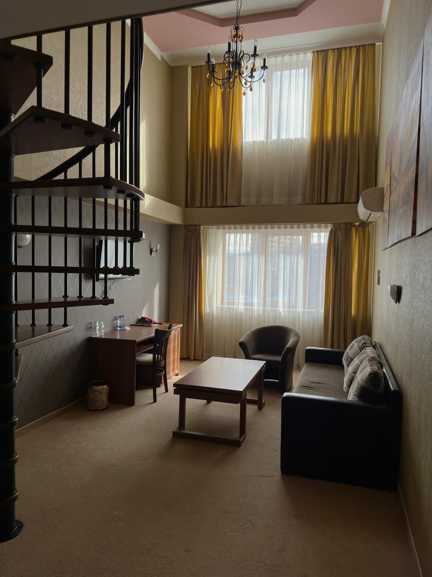 Hotel Elit Pernik Bagian luar foto