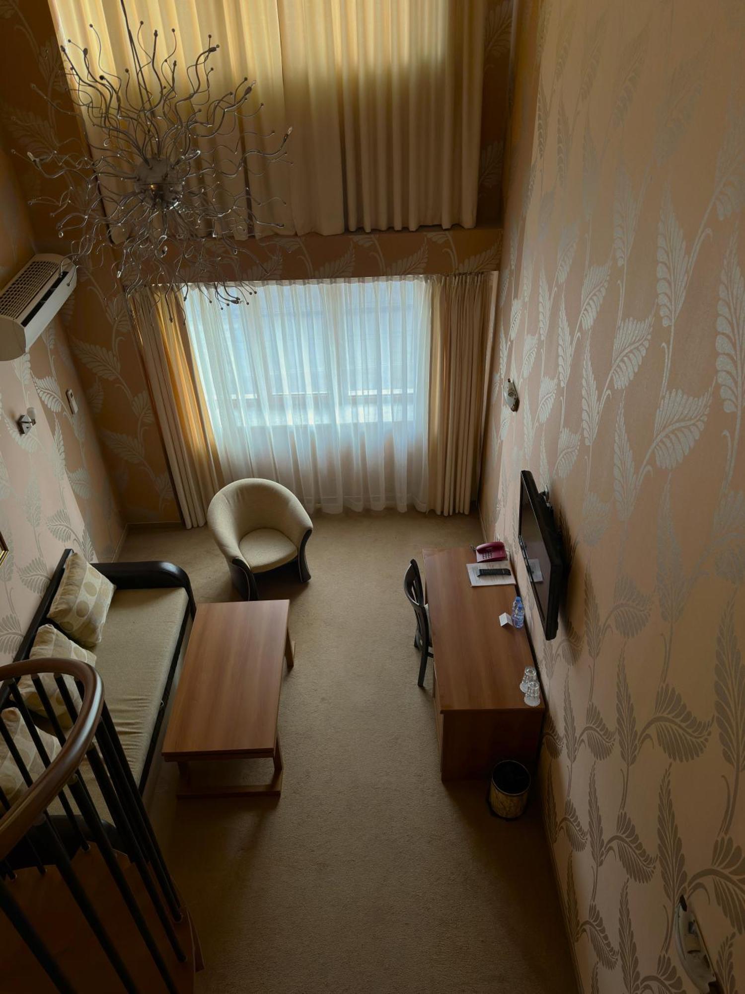 Hotel Elit Pernik Bagian luar foto