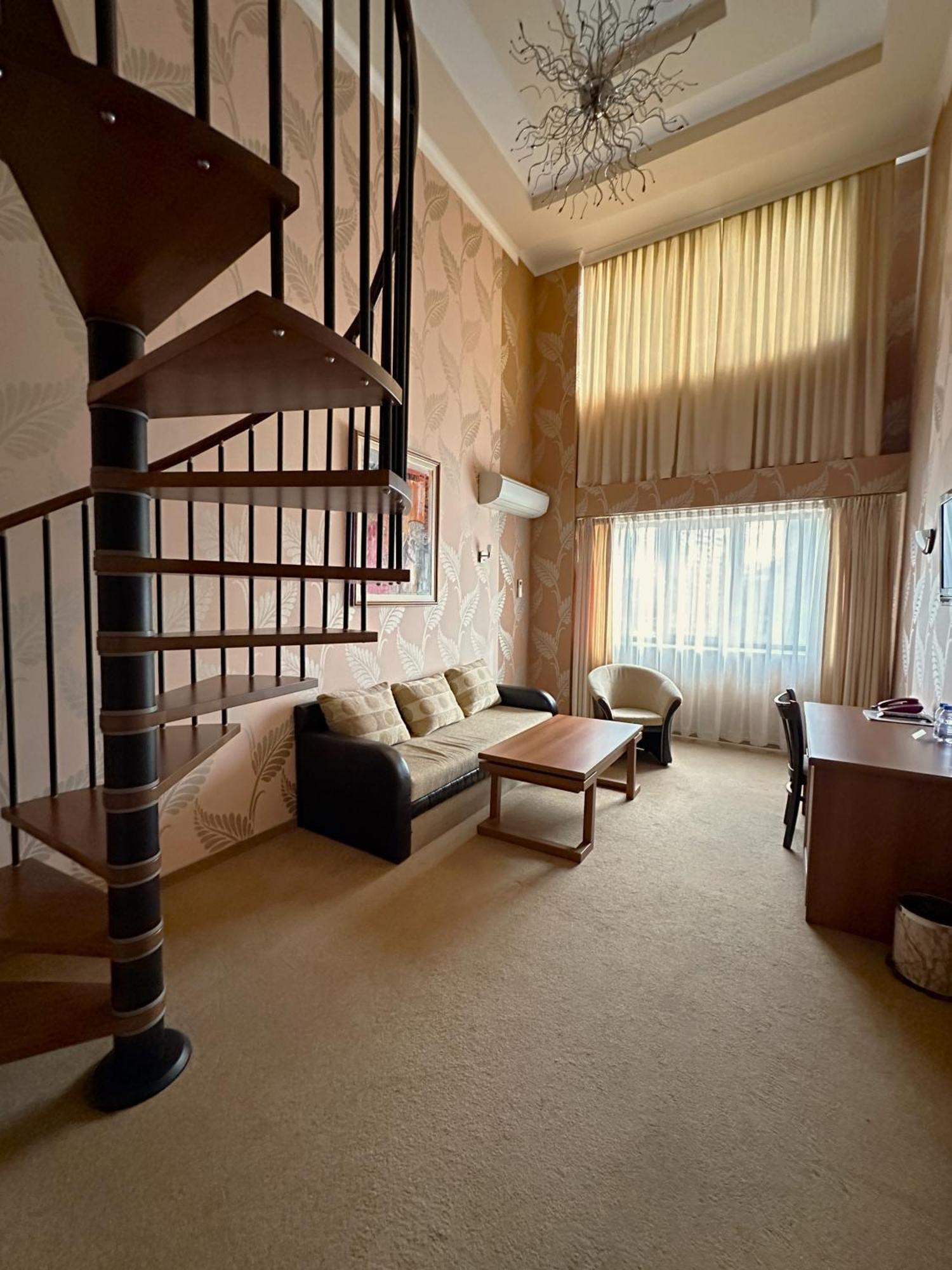 Hotel Elit Pernik Bagian luar foto