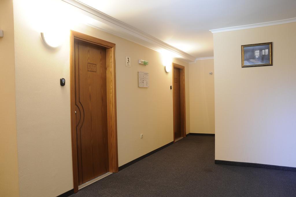 Hotel Elit Pernik Bagian luar foto