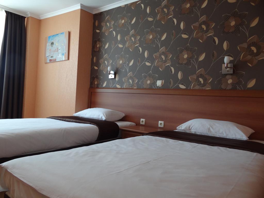 Hotel Elit Pernik Bagian luar foto