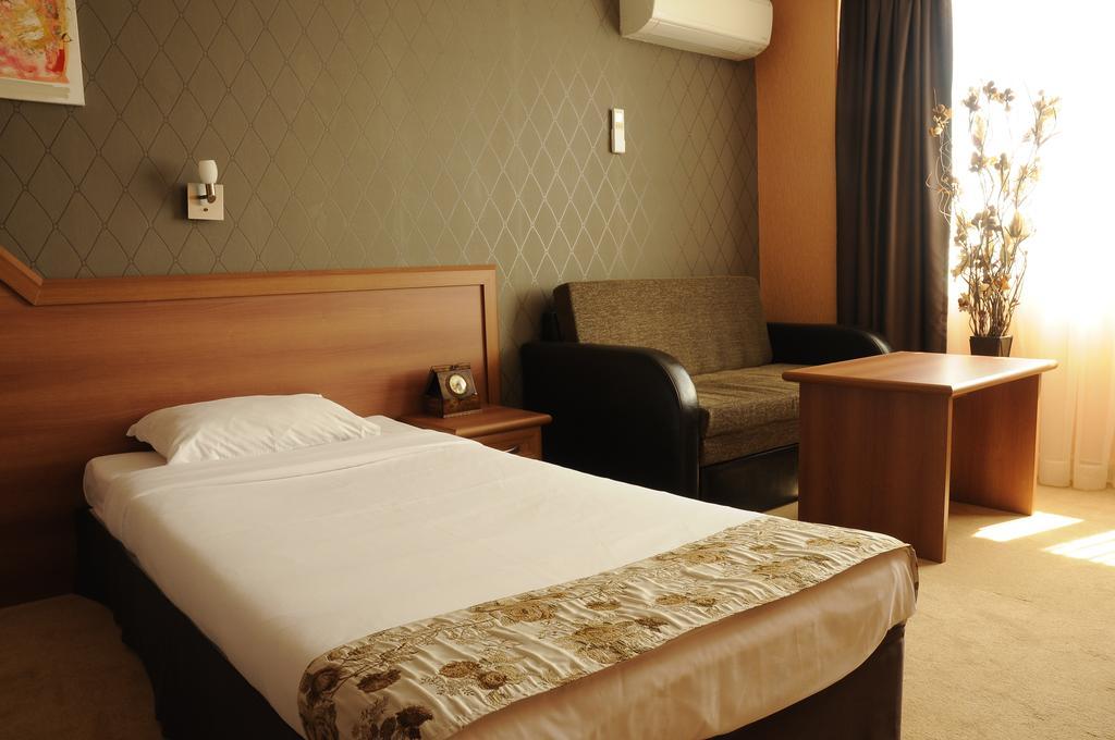 Hotel Elit Pernik Bagian luar foto