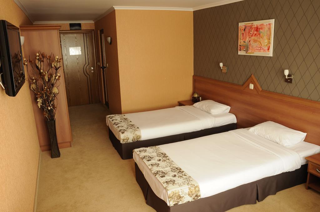 Hotel Elit Pernik Bagian luar foto