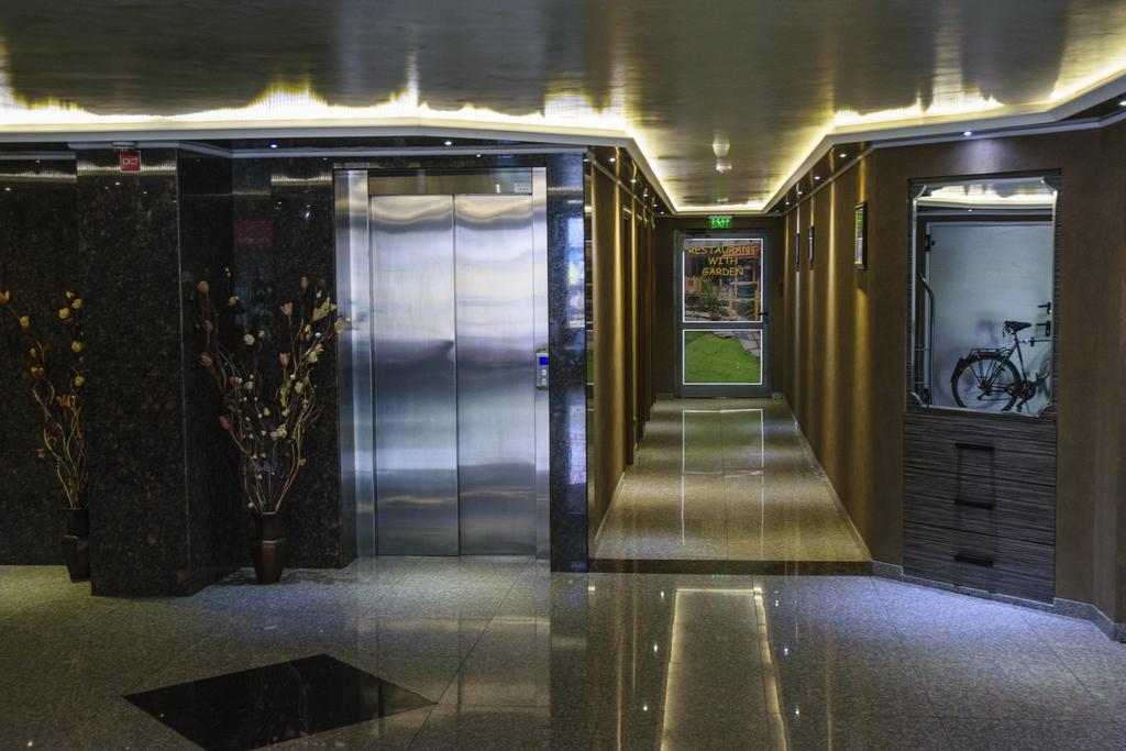 Hotel Elit Pernik Bagian luar foto