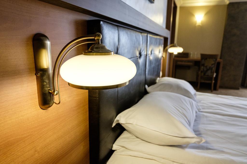 Hotel Elit Pernik Bagian luar foto