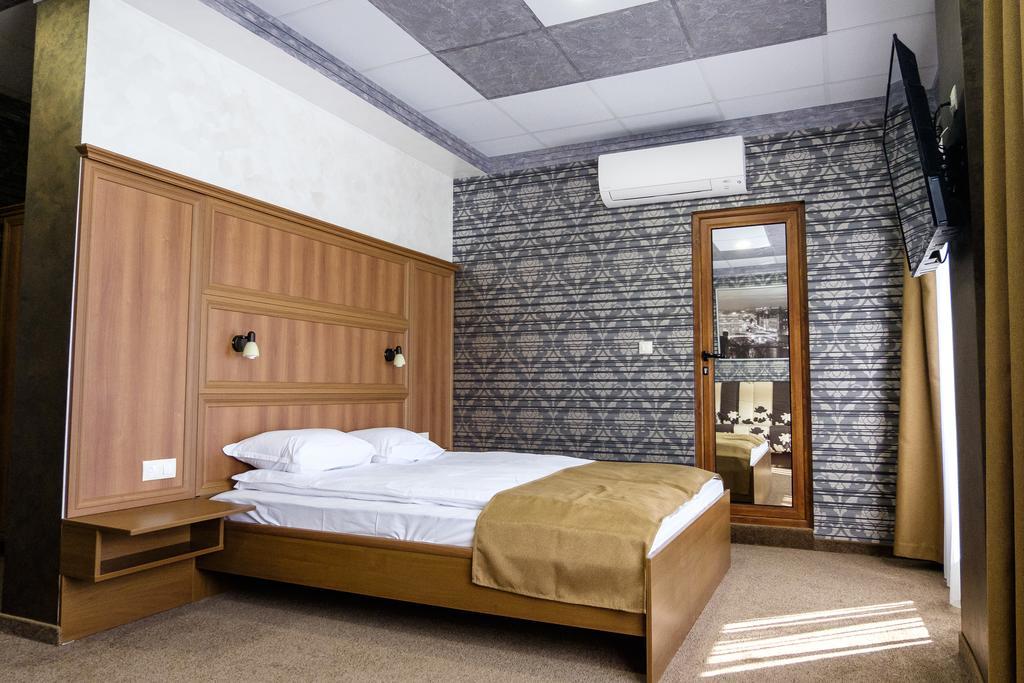 Hotel Elit Pernik Bagian luar foto