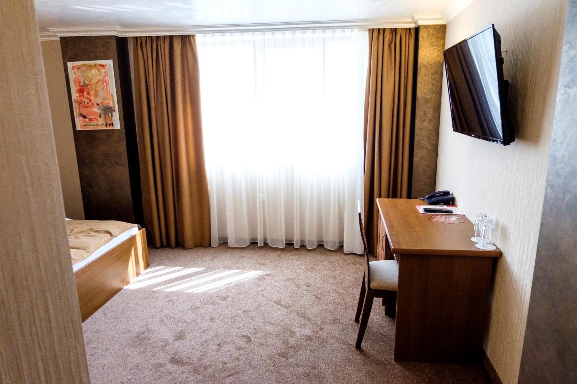 Hotel Elit Pernik Bagian luar foto