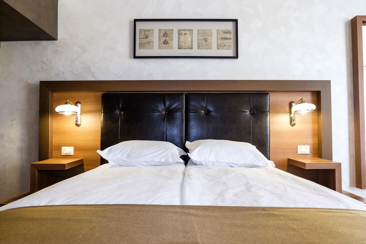Hotel Elit Pernik Bagian luar foto